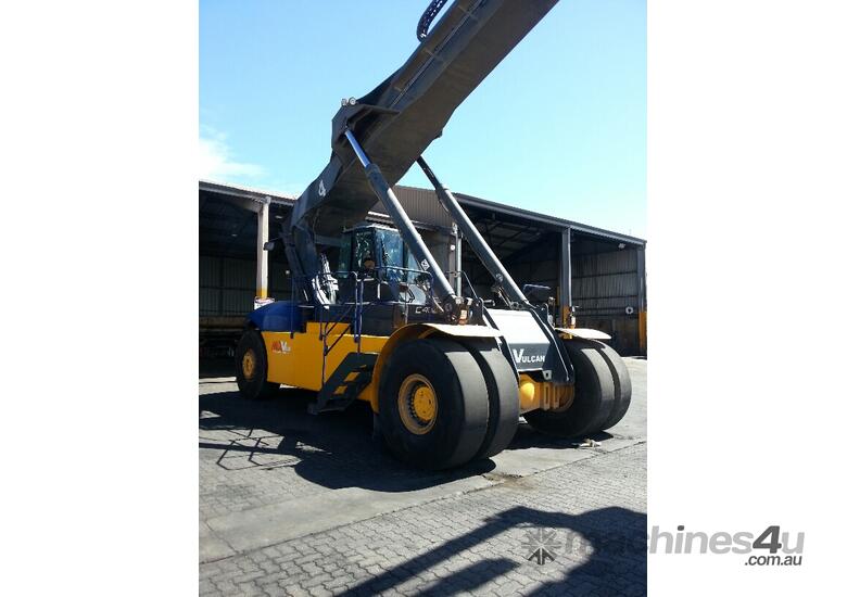 Used Linde MULTIPLE LINDE REACH STACKERS FROM 115 000 GST Reach Stacker