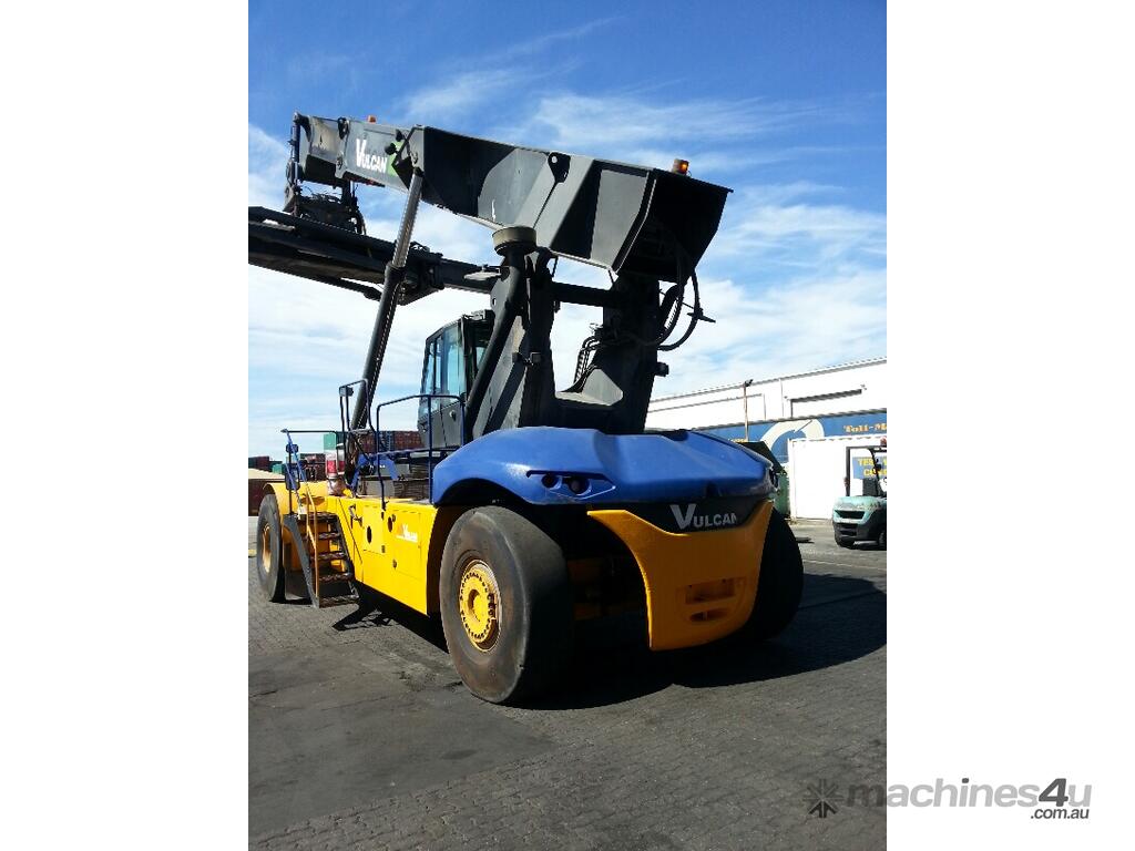 Used Linde MULTIPLE LINDE REACH STACKERS FROM 130 000 GST Reach Stacker