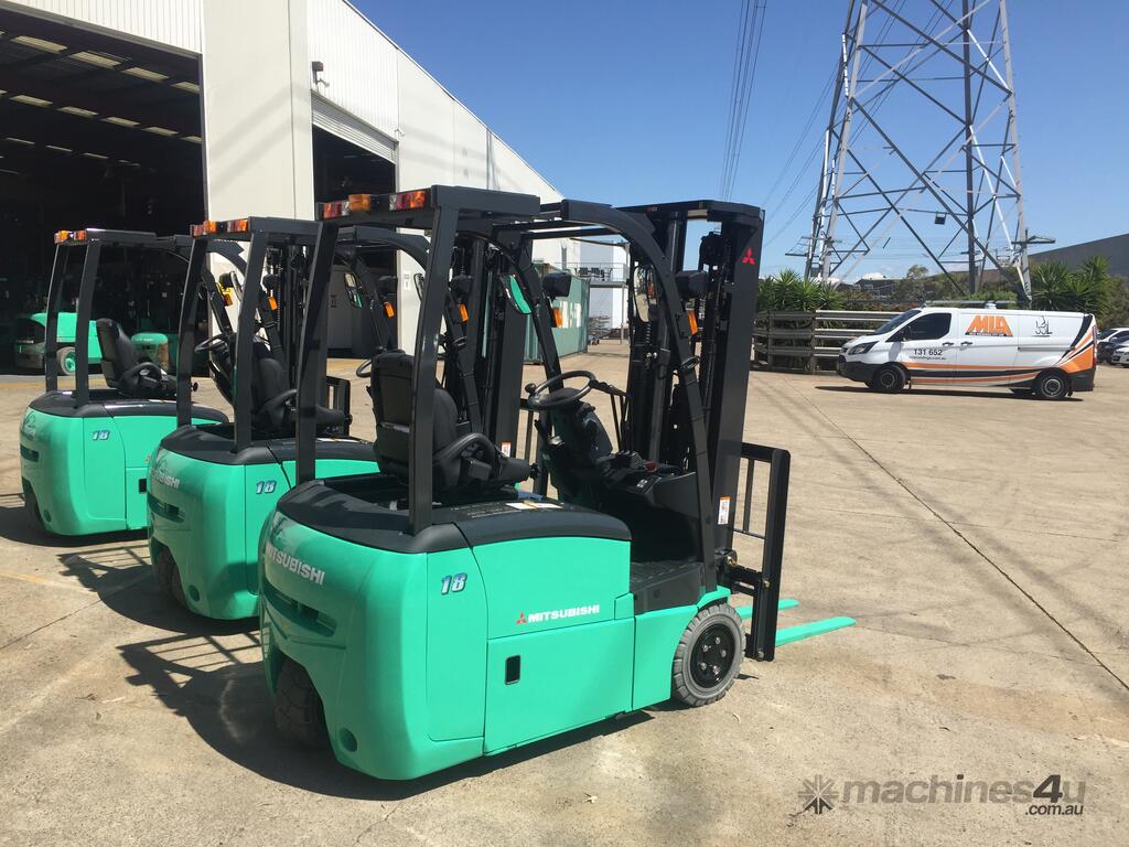 Used Linde MULTIPLE LINDE REACH STACKERS FROM 130 000 GST Reach Stacker