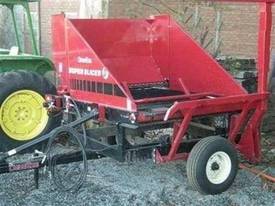 Dew-Eze SUPER SLICE Bale Chopper Hay/Forage Equip - picture0' - Click to enlarge