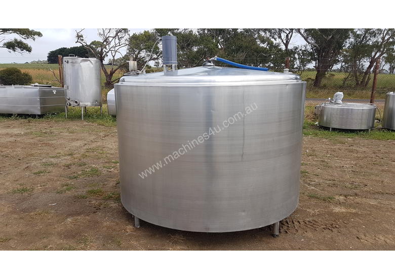 caption STAINLESS STEEL TANK, MILK VAT 3800 LT