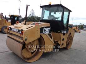 Caterpillar CB-534D - picture2' - Click to enlarge