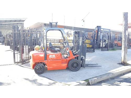 Nissan forklift J02 4.3m Lift 2.5T Container Mast