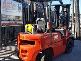 Nissan forklift J02 4.3m Lift 2.5T Container Mast - picture0' - Click to enlarge