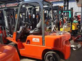 Nissan forklift J02 4.3m Lift 2.5T Container Mast - picture2' - Click to enlarge