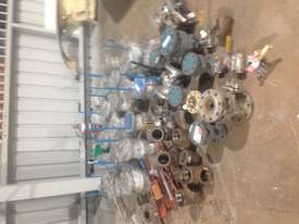 Bulk Lot of Ball Valves - picture0' - Click to enlarge