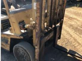 2.5Tonne Fork Lift - picture0' - Click to enlarge