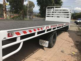 Hino FD Tray Truck - picture2' - Click to enlarge
