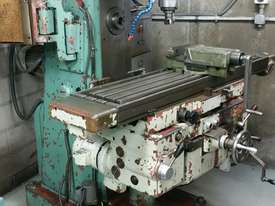 Tos Universal Mill with vice & tools - picture0' - Click to enlarge