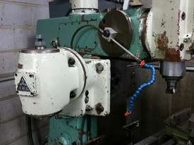 Tos Universal Mill with vice & tools - picture1' - Click to enlarge