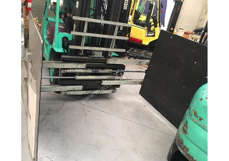 caption Mitsubishi Container Mast + Clamp