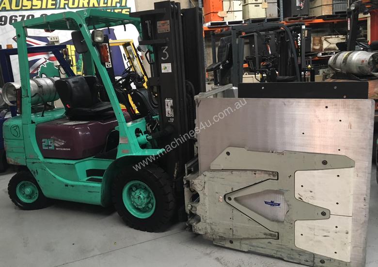 caption Mitsubishi Container Mast + Clamp
