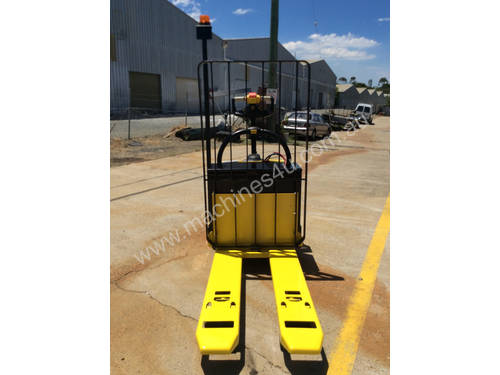 PALLET TRUCK ELECTRIC RIDE ON