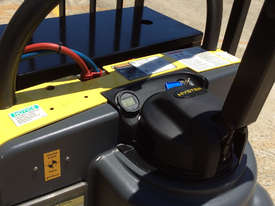 PALLET TRUCK ELECTRIC RIDE ON - picture2' - Click to enlarge