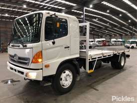 2004 Hino GH1J - picture2' - Click to enlarge