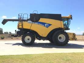 New Holland CR9070 Header(Combine) Harvester/Header - picture1' - Click to enlarge
