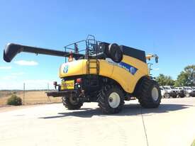 New Holland CR9070 Header(Combine) Harvester/Header - picture2' - Click to enlarge