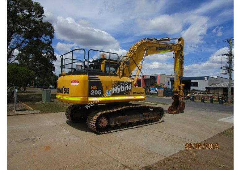caption Komatsu HB215LC-1 Tracked-Excav Excavator