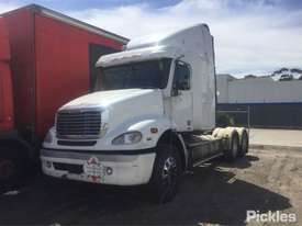 2010 Freightliner Columbia CL112 FLX - picture2' - Click to enlarge