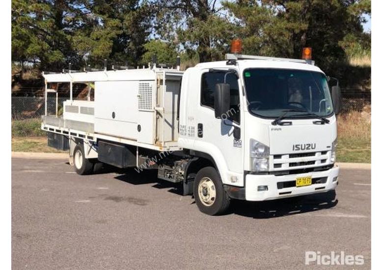caption 2008 Isuzu FRR600