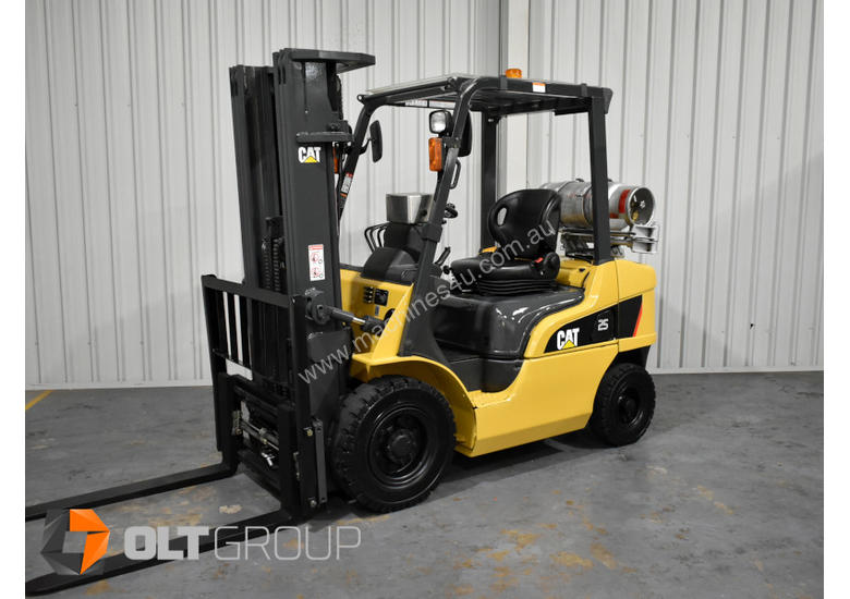 caption CAT 2.5 Tonne Forklift Sideshift Fork Positioner 2678 Hours Container Mast