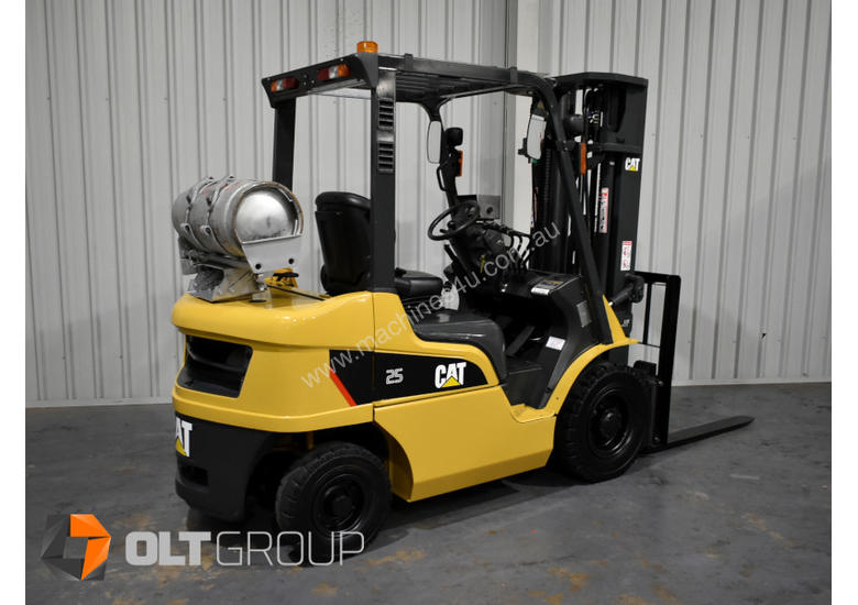 caption CAT 2.5 Tonne Forklift Sideshift Fork Positioner 2678 Hours Container Mast
