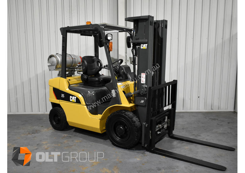 caption CAT 2.5 Tonne Forklift Sideshift Fork Positioner 2678 Hours Container Mast