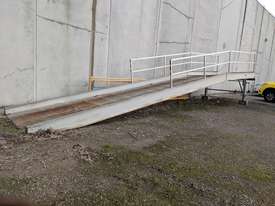 Mobile Loading Container Ramp - picture0' - Click to enlarge