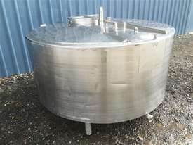 950ltr Insulated Enclosed Food Grade Tank - picture1' - Click to enlarge