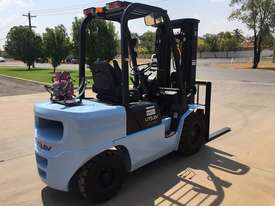 Used Utilev UT30P LPG Forklift - picture0' - Click to enlarge