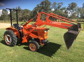 TRACTOR  L2201 KUBOTA WITH FEL - picture1' - Click to enlarge