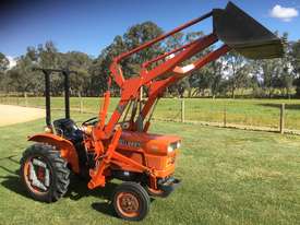 TRACTOR  L2201 KUBOTA WITH FEL - picture2' - Click to enlarge