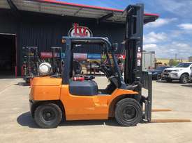 Toyota 3.5 Tonne Forklift - An Oldie but Goodie!  - picture0' - Click to enlarge