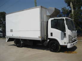 isuzu nqr 450 fridge truck - picture0' - Click to enlarge