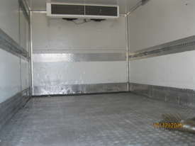 isuzu nqr 450 fridge truck - picture2' - Click to enlarge