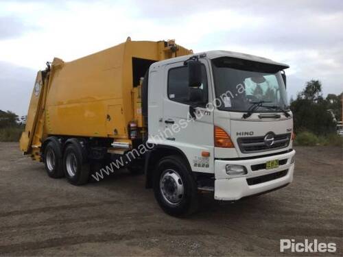 2015 Hino FM500