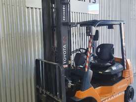 Toyota 2.5T Electric Counterbalance Forklift - picture0' - Click to enlarge