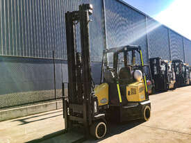 2.0T CNG Narrow Aisle Forklift - picture0' - Click to enlarge