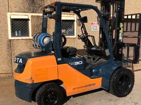 Toyota 3 Ton Forklift  - picture0' - Click to enlarge