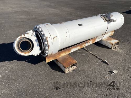 Unit Rig MT4400 - Hoist Cylinder