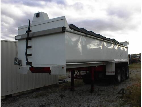 Kembla steel triaxle tipper trailer