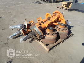 4 X AXLES & 2 X HUBS - picture1' - Click to enlarge