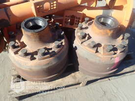 4 X AXLES & 2 X HUBS - picture2' - Click to enlarge