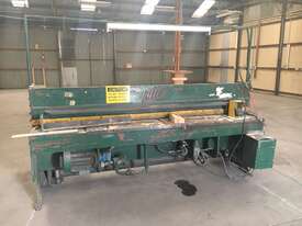 Australian Made KLEEN 2500mm x 2.5mm Hydraulic Guillotine Just Traded - picture1' - Click to enlarge