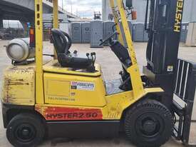 Hyster 2.5T LPG Counterbalance Forklift - picture0' - Click to enlarge