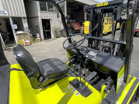 CLARK CMP450SL Forklift (PS044) - picture2' - Click to enlarge