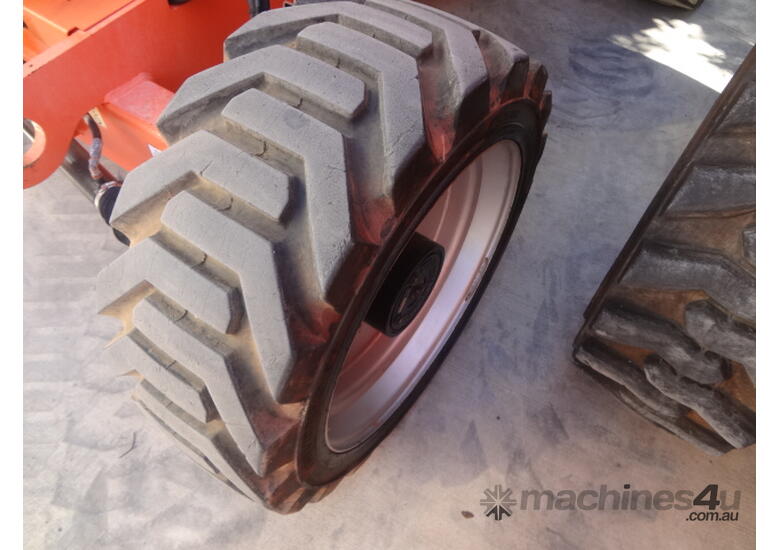caption JLG 600AJ - 4 Wheel Drive, Diesel Knuckle Boom