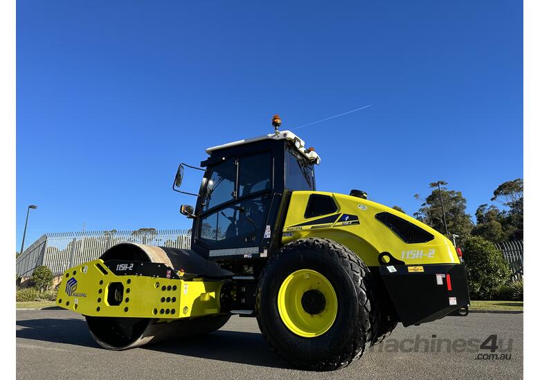 Single Drum Vibrating Roller Multipac 15T 