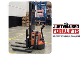 RAYMOND 6210 S/N 621-18-12591 1.1 TON 1100 KG CAPACITY WALKIE STACKER PEDESTRIAN FORKLIFT - picture0' - Click to enlarge