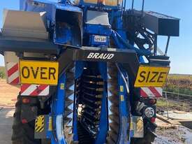 Braud 9090XD Grape Harvester - picture1' - Click to enlarge
